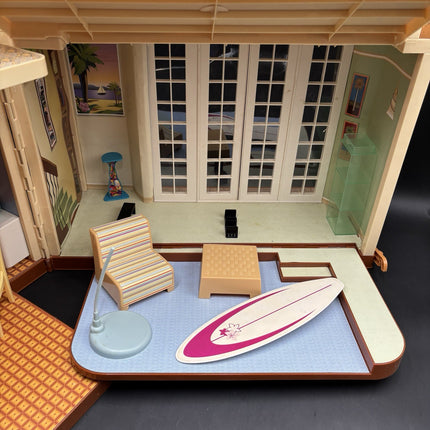 Disney Hannah Montana Malibu Beach House Doll House W/Furniture 2008 40x27