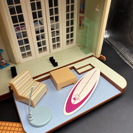 Disney Hannah Montana Malibu Beach House Doll House W/Furniture 2008 40x27