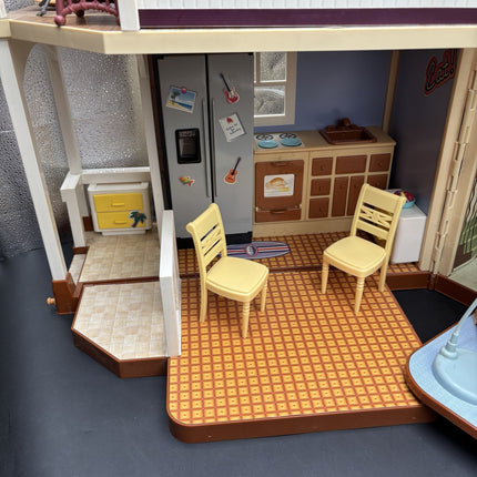 Disney Hannah Montana Malibu Beach House Doll House W/Furniture 2008 40x27