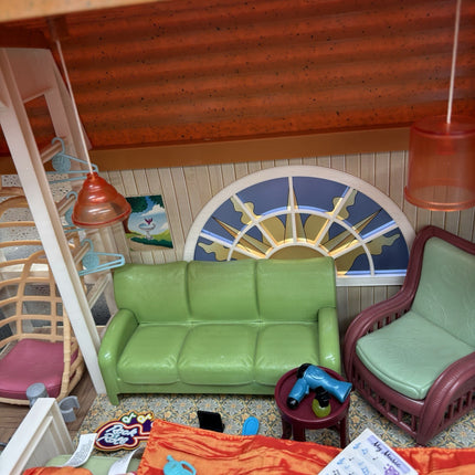 Disney Hannah Montana Malibu Beach House Doll House W/Furniture 2008 40x27