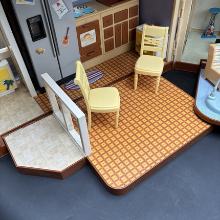 Disney Hannah Montana Malibu Beach House Doll House W/Furniture 2008 40x27