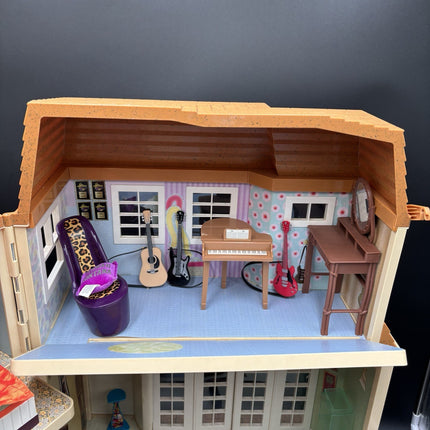 Disney Hannah Montana Malibu Beach House Doll House W/Furniture 2008 40x27
