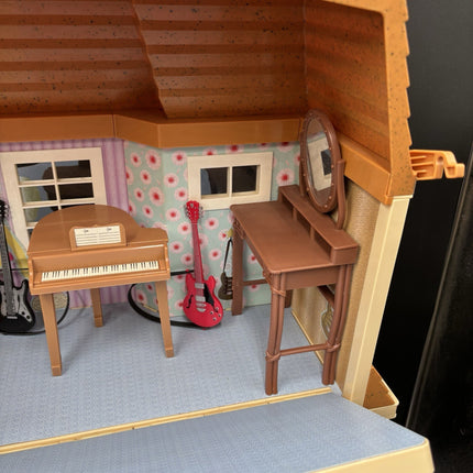 Disney Hannah Montana Malibu Beach House Doll House W/Furniture 2008 40x27